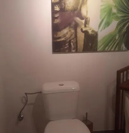 Chez Claire De Lune بيت ضيافة بروغيليتي